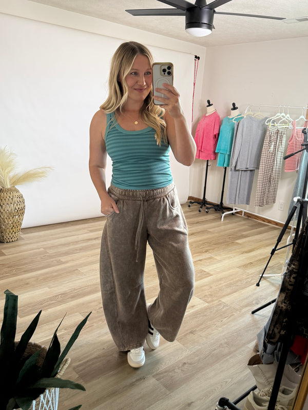 Women’s Brown Acid Washed Barrel Leg Sweatpants For Fall