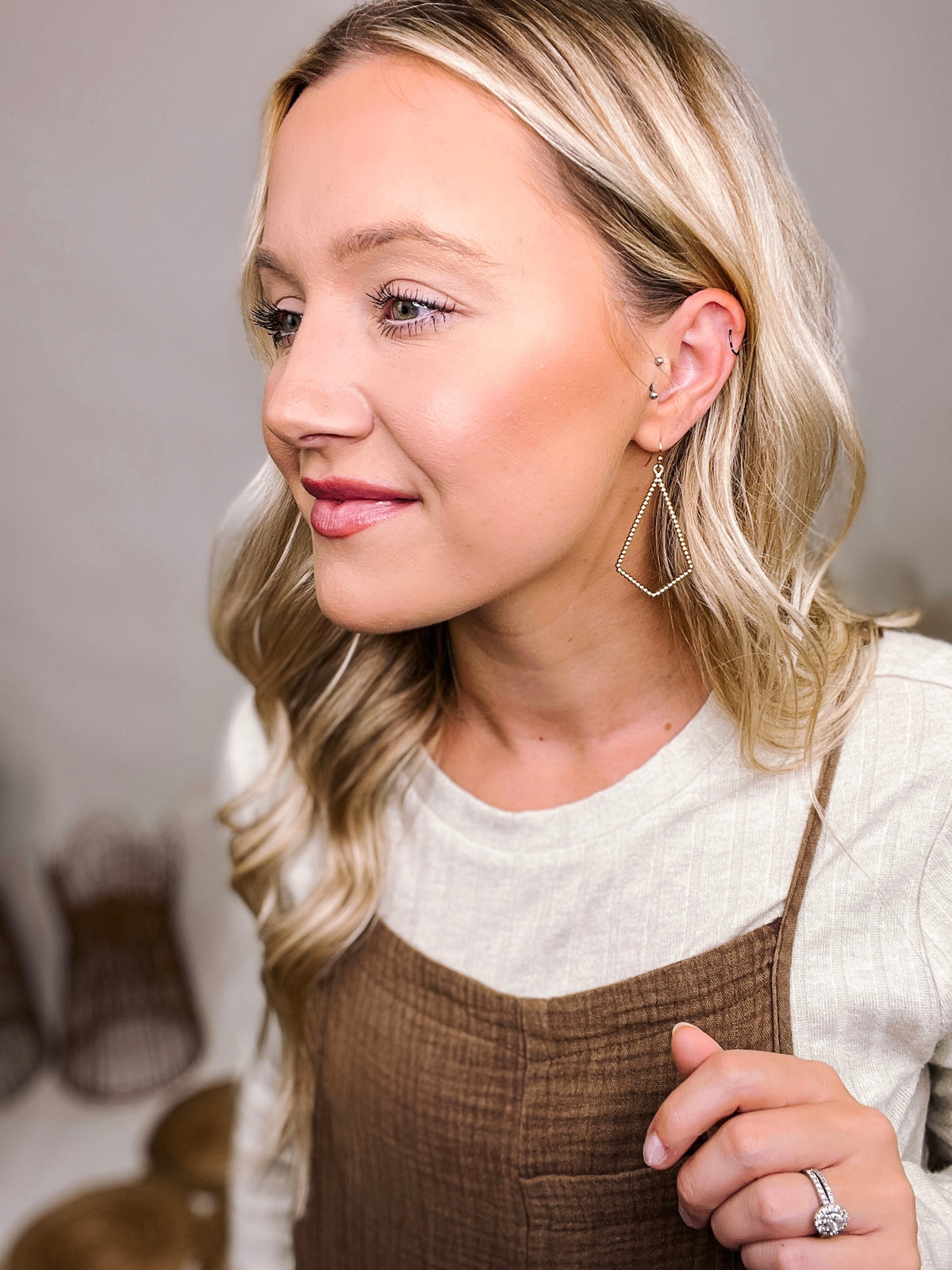 Elevate your everyday style with our stunning Gold Metal Textured Teardrop Drop Earrings, measuring approximately 2 inches in length. These earrings are the perfect addition to your casual wear, adding a touch of elegance to your daily outfits