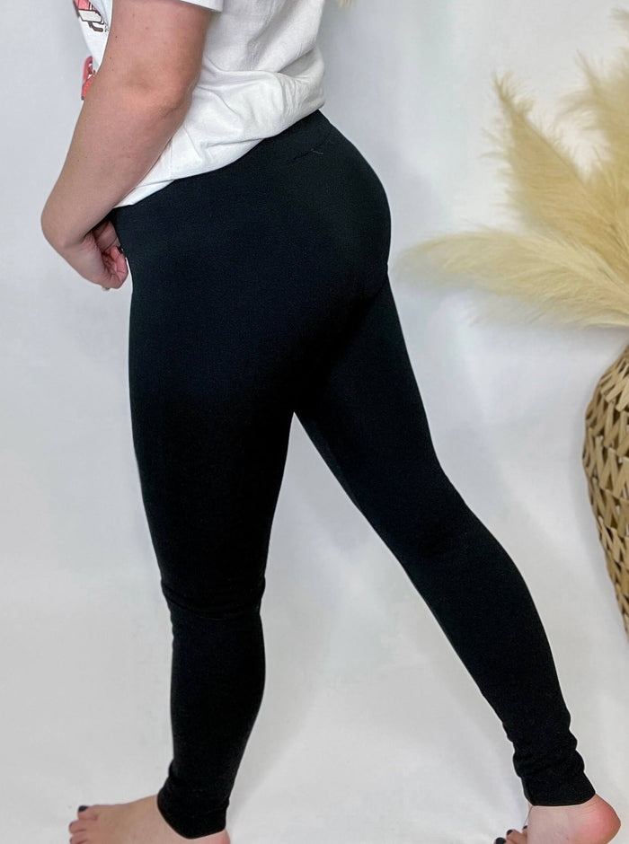 Black Buttery Soft Fleece Lined Leggings 2" Elastic Waistband One size fits 0-14 Approximately 26" Inseam 92% Nylon, 8% Spandex