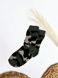 Camouflage ComfyLuxe Fuzzy Winter Crew Knit Socks One Size Fits Most (Adult Sizes 6-11) 100% Poly Microfiber