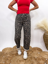 Leopard print barrel jeans by Vervet by Flying Monkey