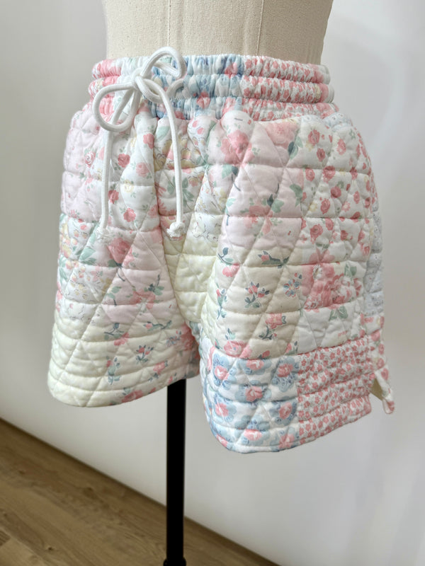 Quilted shorts with floral pattern with side slits, side pockets. Stretchy elastic drawstring waist. Matching lounge set.